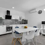 Ivona - Exklusiv マカルスカ