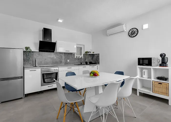 Ivona - Exklusiv Makarska